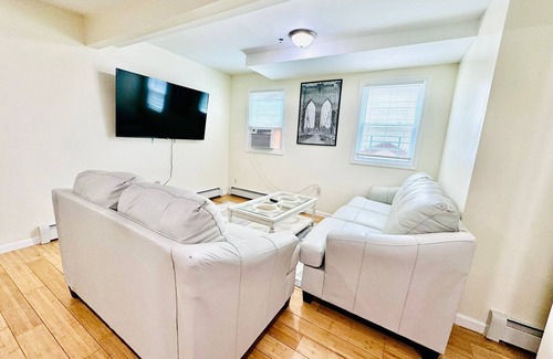 Jamaica Hills Apartamento | Cozy 2-bedroom in peaceful Queens with AC