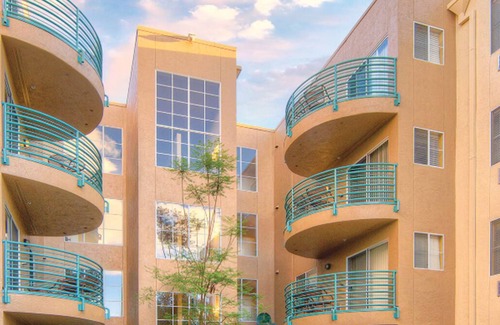 Mission Valley Apartamento | Cozy 2-bedroom in pleasant San Diego. Only 15min away from Convention Center