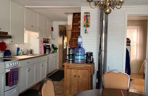 Otis Cabaña | Cozy 2-bedroom lakefront cottage on Beech Hill Pond