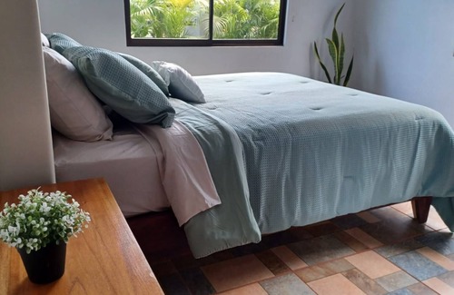 Penjamo Cabina | Cozy 2-bedroom lodge with WiFi, AC in tranquil San Ramón