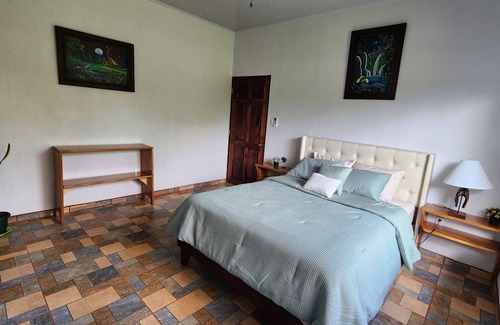 Penjamo Cabina | Cozy 2-bedroom lodge with WiFi, AC in tranquil San Ramón