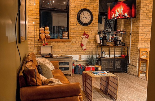 Exchange District Condominio | Cozy 2-Bedroom Loft in DT! Walking distance to the Forks and Canada Life Centre