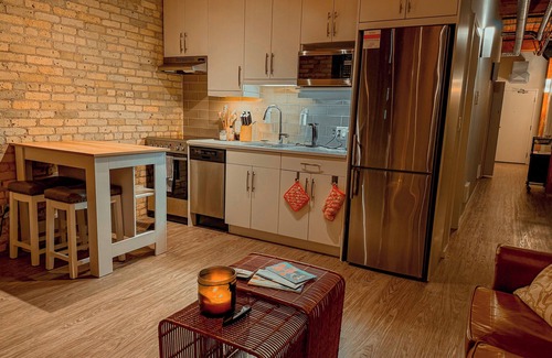 Exchange District Condominio | Cozy 2-Bedroom Loft in DT! Walking distance to the Forks and Canada Life Centre
