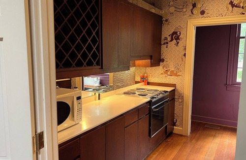 Goldsboro Casa | Cozy 2 Bedroom Luxury stay at the W. Wing of an astonishing majestic home