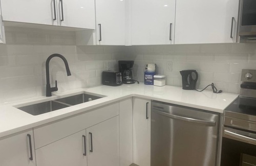Northeast Edmonton Casa | Cozy 2 bedroom n’ 1 full bath suite in Iconic family neighborhood