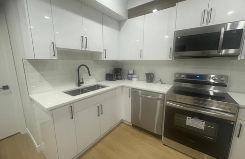 Northeast Edmonton Casa | Cozy 2 bedroom n’ 1 full bath suite in Iconic family neighborhood