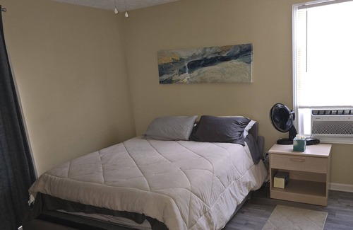 Lorain Condominio | Cozy 2-bedroom newly renovated with balcony and updated kitchen and bath.