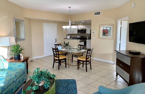Weston Complejo | Cozy 2-bedroom resort with WiFi, AC, fitness room in peaceful Weston