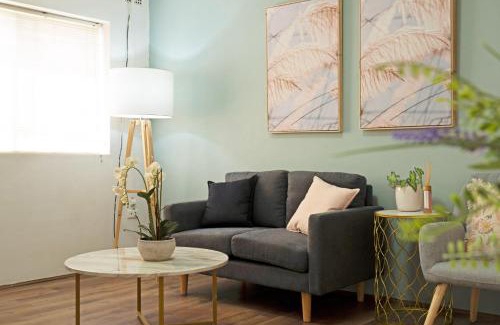 Cabramatta Apartamento | Cozy 2-Bedroom Retreat with Parking in Cabramatta
