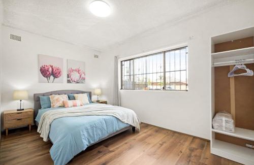 Cabramatta Apartamento | Cozy 2-Bedroom Retreat with Parking in Cabramatta