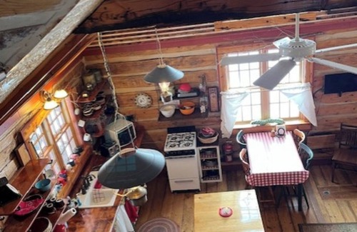 Nemo Cabina | Cozy 2 bedroom rustic cabin, once long ago, a BARN, today called BARNHOUSE…!