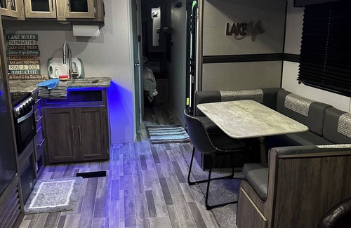 Nancy Casa | Cozy 2-bedroom RV 1.5 miles from Wolf Creek Marina, Lake Cumberland KY