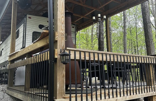 Nancy Casa | Cozy 2-bedroom RV 1.5 miles from Wolf Creek Marina, Lake Cumberland KY
