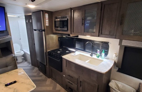 Lutz Casa | Cozy 2-bedroom RV in charming Lutz with AC, WiFi on an acre of property