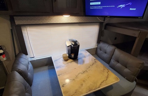 Lutz Casa | Cozy 2-bedroom RV in charming Lutz with AC, WiFi on an acre of property