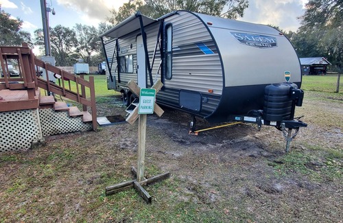 Lutz Casa | Cozy 2-bedroom RV in charming Lutz with AC, WiFi on an acre of property