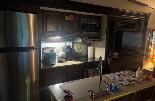 Winchester Casa | Cozy 2-bedroom RV in awesome Winchester with WiFi, AC