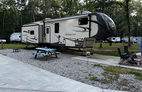 Winchester Casa | Cozy 2-bedroom RV in awesome Winchester with WiFi, AC