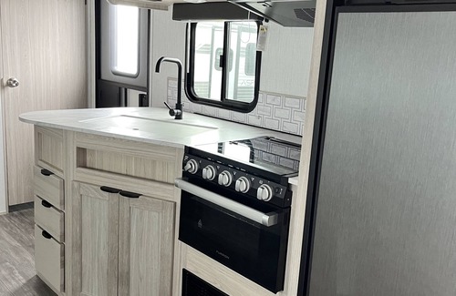 North Yelm Casa | Cozy 2-bedroom RV w/AC, WiFi in charming Yelm Near Casino/Fishing/river floating