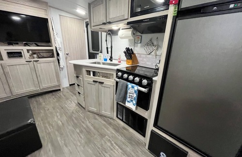 North Yelm Casa | Cozy 2-bedroom RV w/AC, WiFi in charming Yelm Near Casino/Fishing/river floating