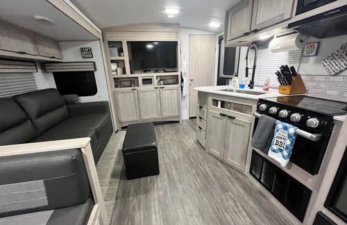 North Yelm Casa | Cozy 2-bedroom RV w/AC, WiFi in charming Yelm Near Casino/Fishing/river floating