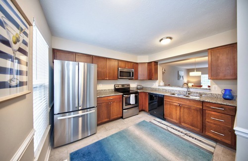 Bel Air South Casa | Cozy 2-bedroom townhome in superb Bel Air close to dining, shops and local charm
