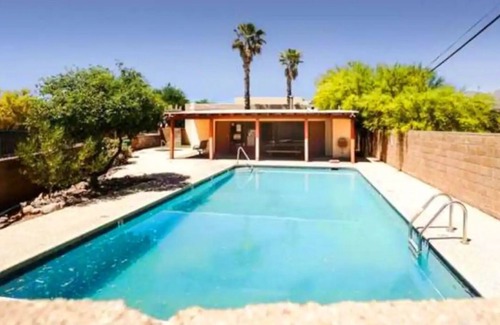 Casas Adobes Casa | Cozy 2-bedroom townhome in charming Tucson with AC, WiFi. Located NW of Tucson .
