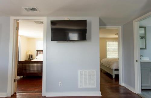 Jacksonville Beach Casa | Cozy 2 Bedroom Home Minutes from Beach & Bars