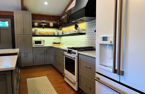 Barium Springs Cabina | Cozy 2-bedroom waterfront cabin in a quiet cove on Lake Norman