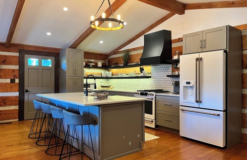 Barium Springs Cabina | Cozy 2-bedroom waterfront cabin in a quiet cove on Lake Norman