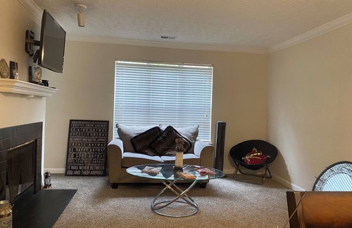 Sandy Springs Apartamento | Cozy 2-bedroom with AC and WiFi in welcoming Sandy Springs