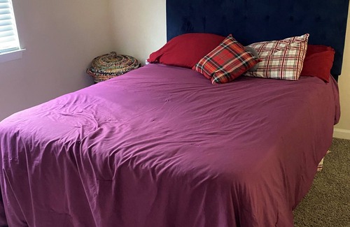 Sandy Springs Apartamento | Cozy 2-bedroom with AC and WiFi in welcoming Sandy Springs