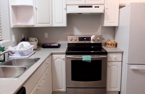 Lower Sumas Mountain Casa | Cozy 2 bedrooms on Ground Floor house .
