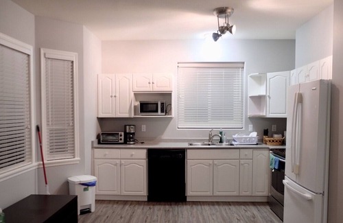 Lower Sumas Mountain Casa | Cozy 2 bedrooms on Ground Floor house .