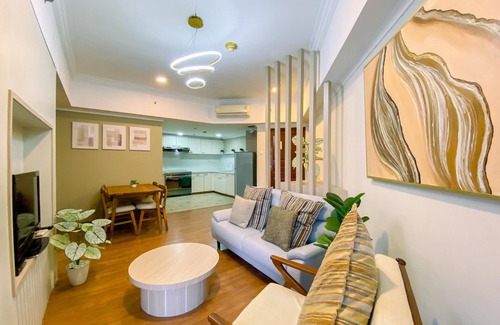 Kuningan Apartamento | Cozy 2 Bedrooms Sudirman Tower Apartment by Travelio