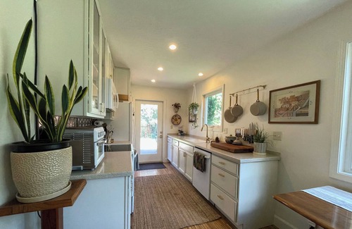 Hailey Casa | Cozy 2 br/2ba bungalow with beautiful garden close to Sun Valley!