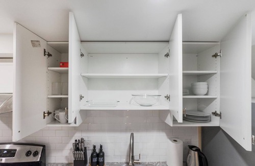 The Peanut Apartamento | Cozy 2 BR Bsmt Apt | Free Parking, Mins to Senaca