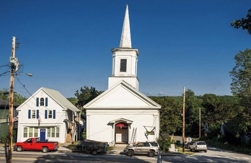 Winterport Casa | Cozy 2 BR by River- Crooked Steeple Hall