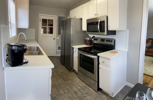 Jennings Lodge Casa | Cozy 2 br. Close to River