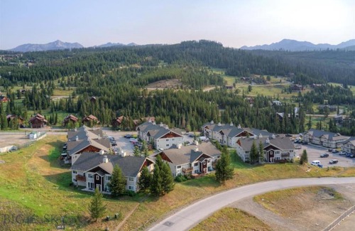 Big Sky Apartamento | Cozy 2 BR Mountain View - walk to resort