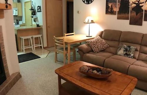 Big Sky Apartamento | Cozy 2 BR Mountain View - walk to resort