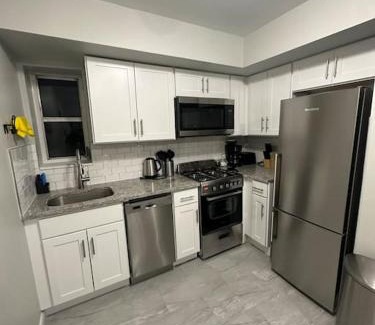 West New York Apartamento | Cozy 2 BR suite, 10 min to NYC &Times Sq