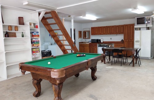 Jones Mills Apartamento | Cozy 2 BR with Rec room, 14 mi to downtown Hot Springs and 7 mi from I-30