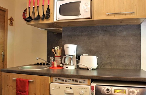 Risoul Apartamento | Apartamento para 5, piscina, sauna y balcón soleado. Cerca de pistas y comercios, mascotas bienvenidas.