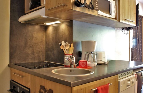 Risoul Apartamento | Apartamento para 5, piscina, sauna y balcón soleado. Cerca de pistas y comercios, mascotas bienvenidas.