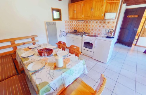 Les Saisies Chalet De Esquí | Acogedor chalet de 2 estrellas en Les Saisies, 3 dormitorios, mascotas bienvenidas con parking