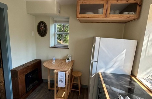 Green Mountain Falls Cabina | Cozy 2 story with two separate spaces in Green Mountain Falls with WiFi.