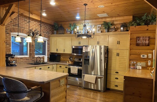 Watertown Cabina | Cozy 2-Story Cabin on Beautiful Lake Kampeska