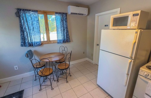 Wabasha Cabina | Cozy 2 story cabin with 1 bedroom on the bluffs above Wabasha