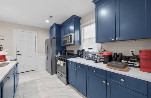 Union Apartamento | Cozy 2-Story Loft Apt: Hot Tub, Grill, Arcade, EWR in 10 min, NYC in 25 min